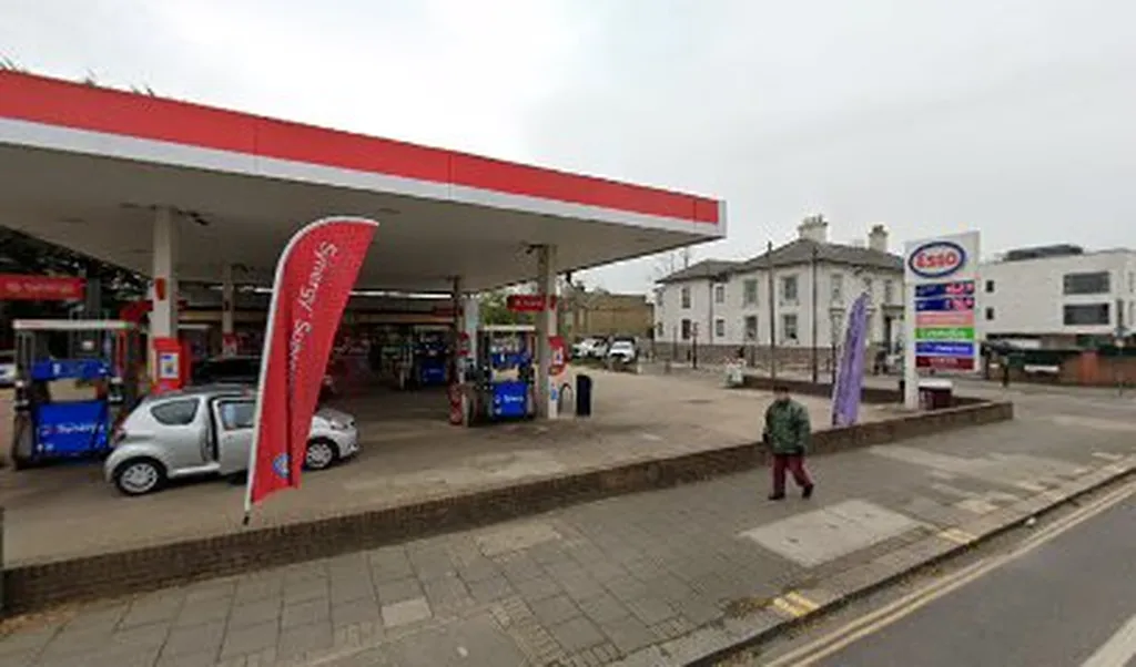 M R H Service Station