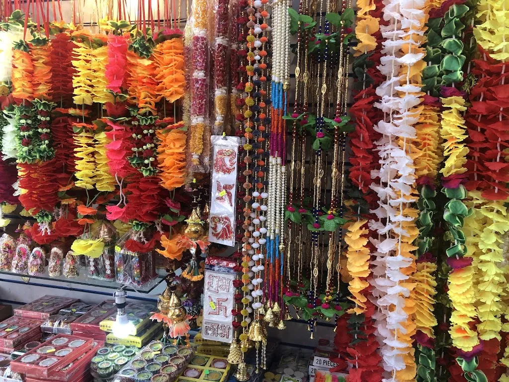 One pound store