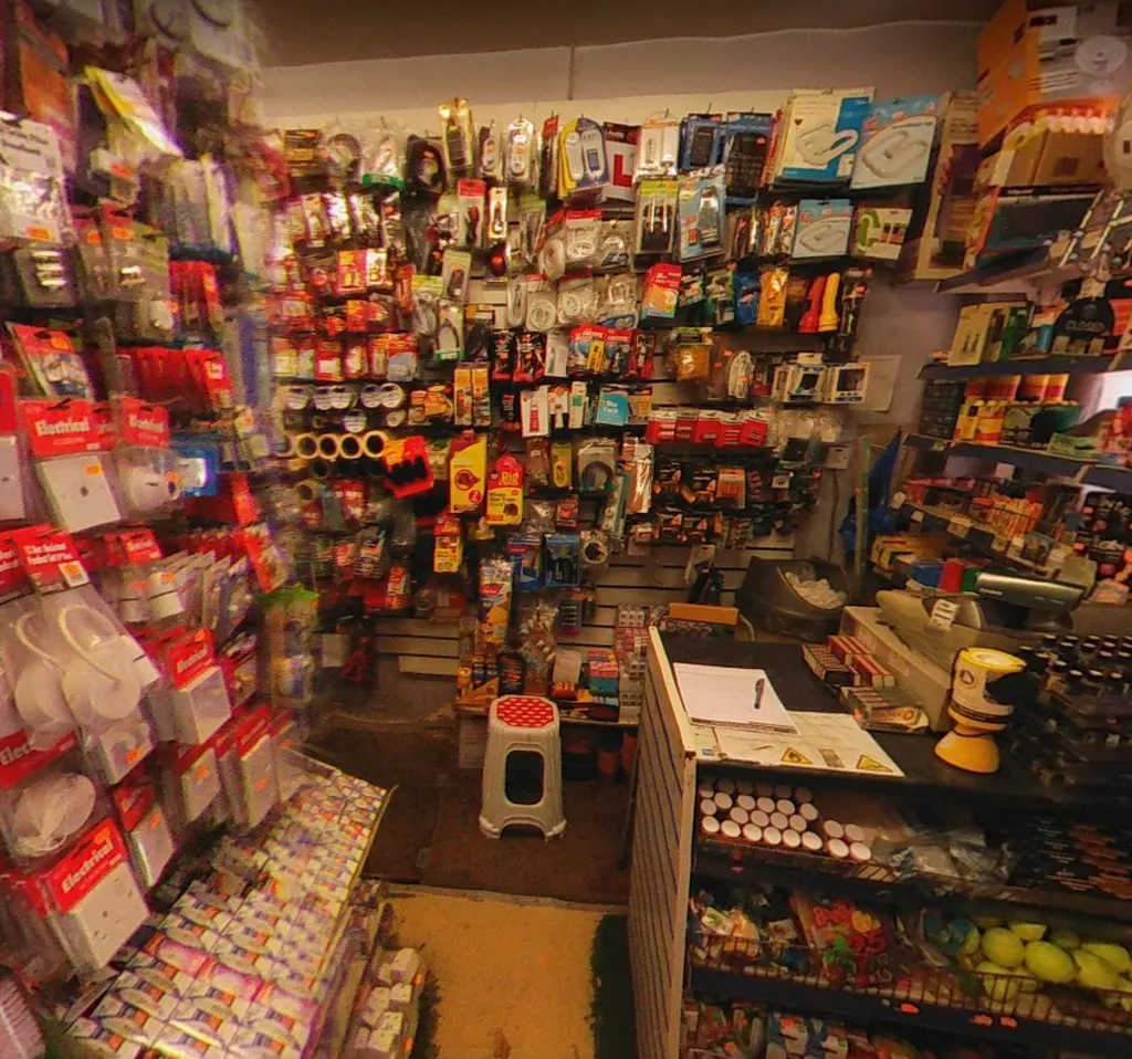 £Plus shop London