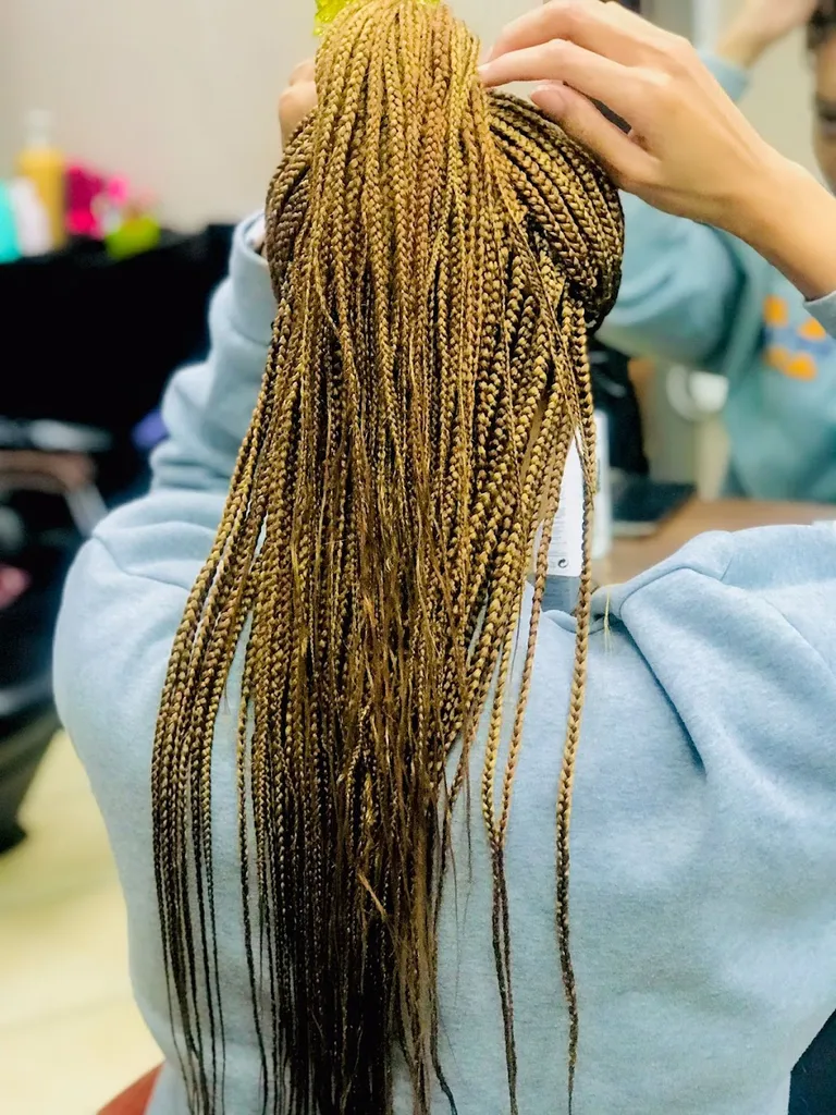 PRETTY BUNCH HAIR AND BEAUTY STUDIO