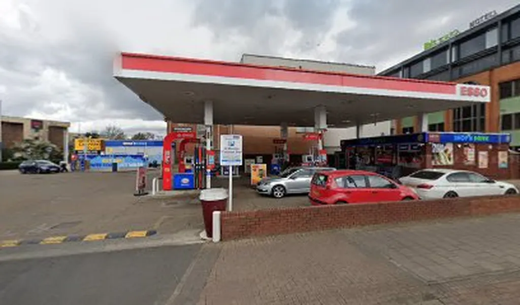 Rontec Roadside Retail Harlington - Shop'N Drive/Esso