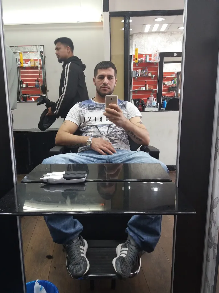 Sajid Salon