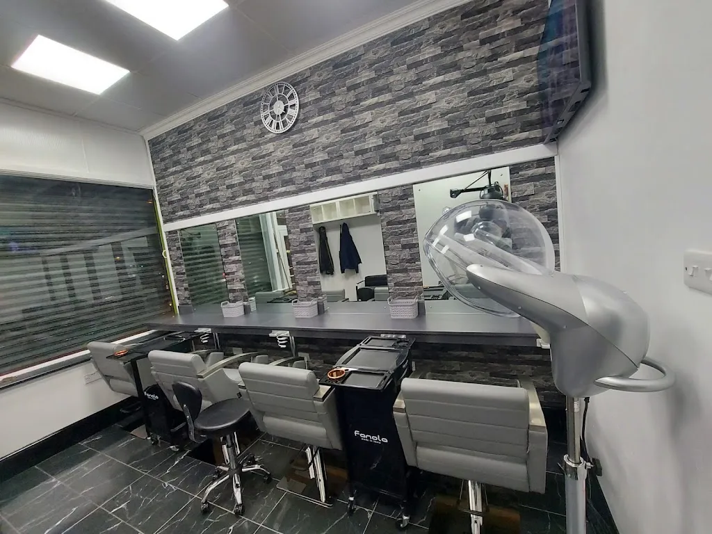 Sandra T Hair World