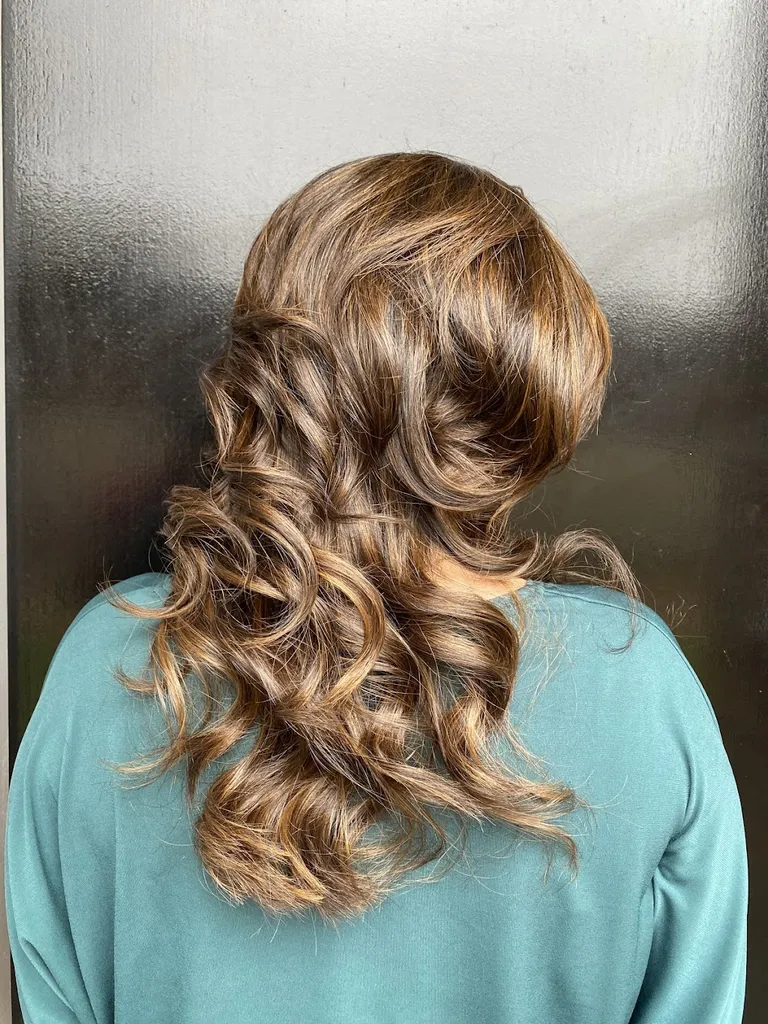 The scissors edge hair salon