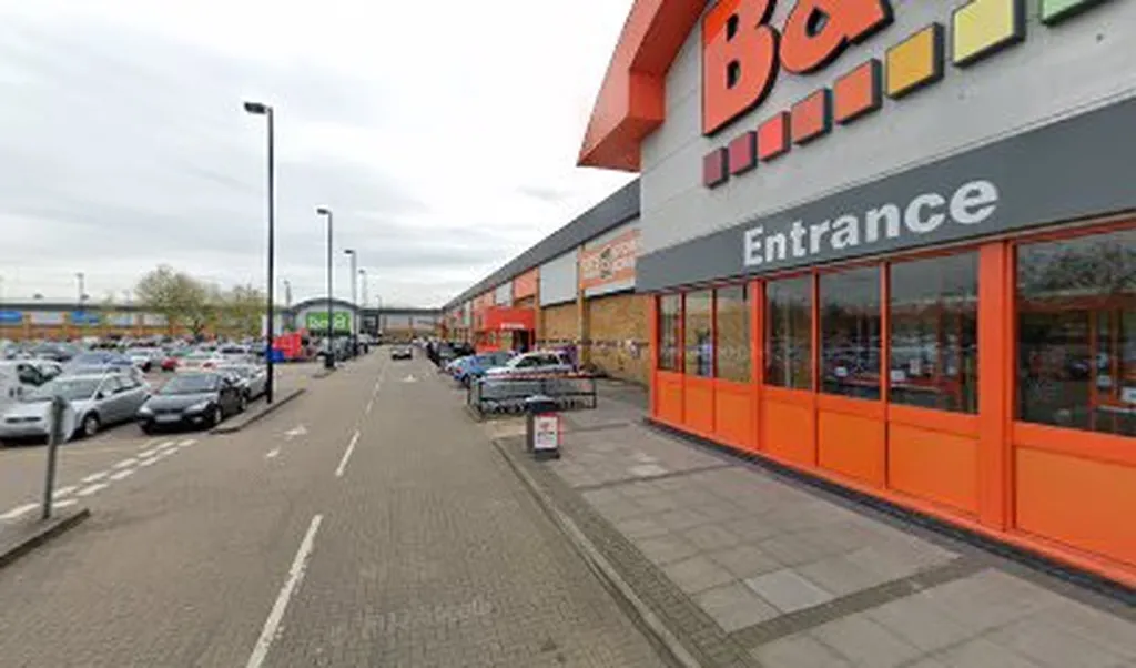TradePoint Enfield - PERMANENTLY CLOSED - YOUR NEW STORE IS AT ENFIELD RETAIL PARK EN1 1TH