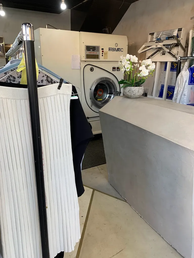2000 Dry Cleaners