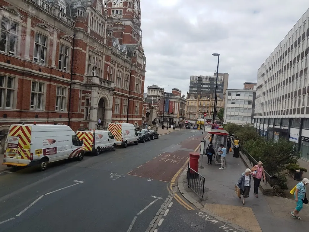 Croydon Library (Stop KM)