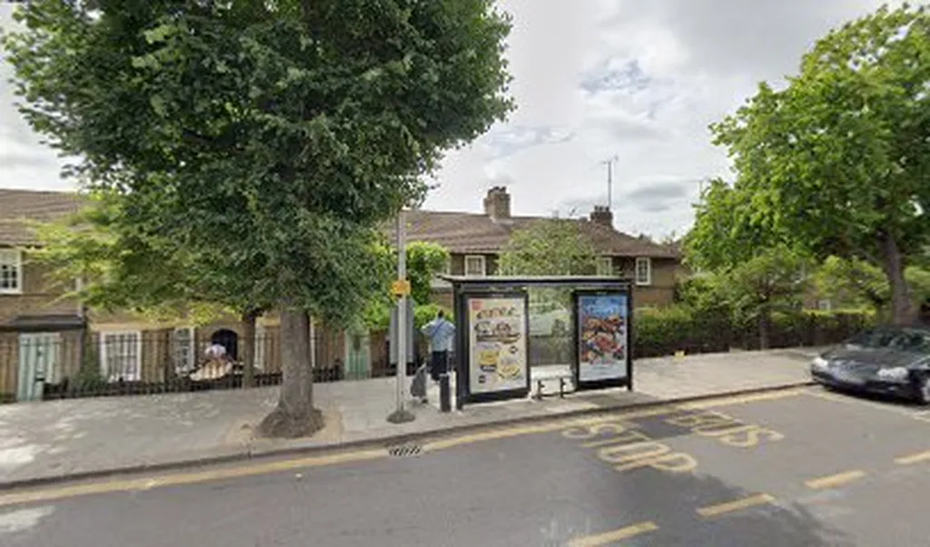 Dalgarno Gardens (Stop K)