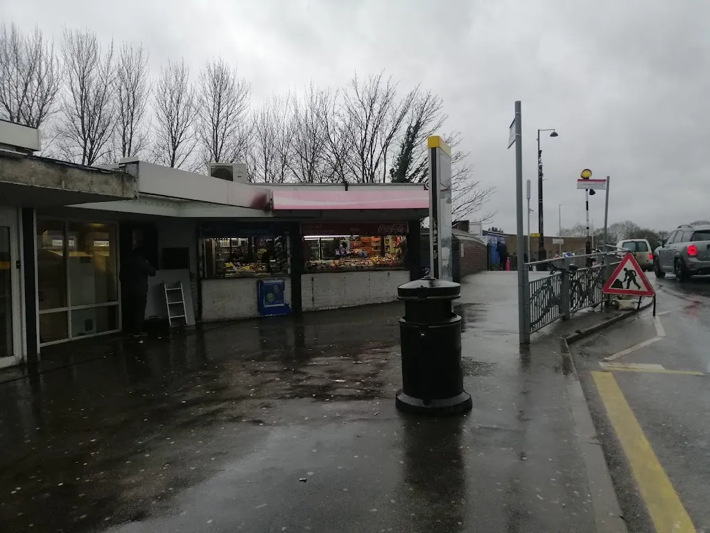 Hayes and Harlington (Stop L)