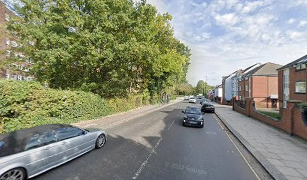 Holders Hill Crescent