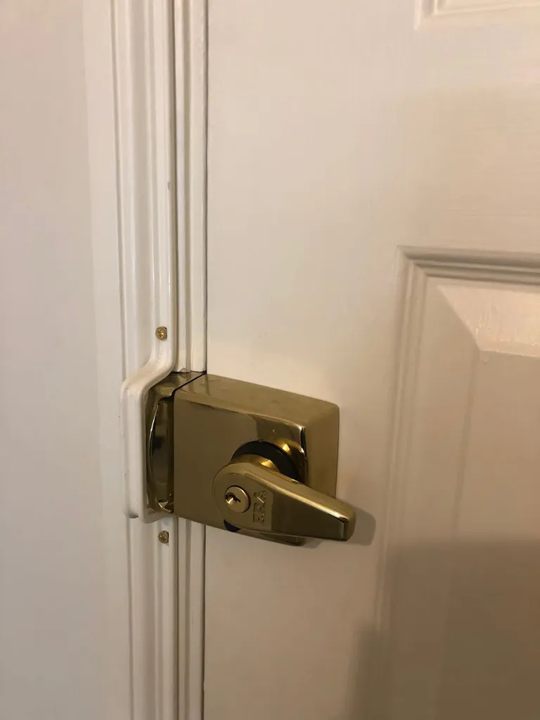 Kennedy Locksmith Chessington
