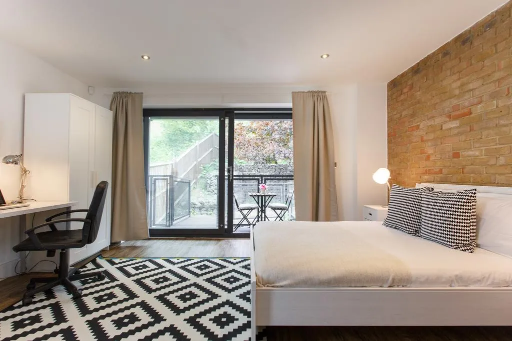 Manor House Studios by MoreThanStays.com