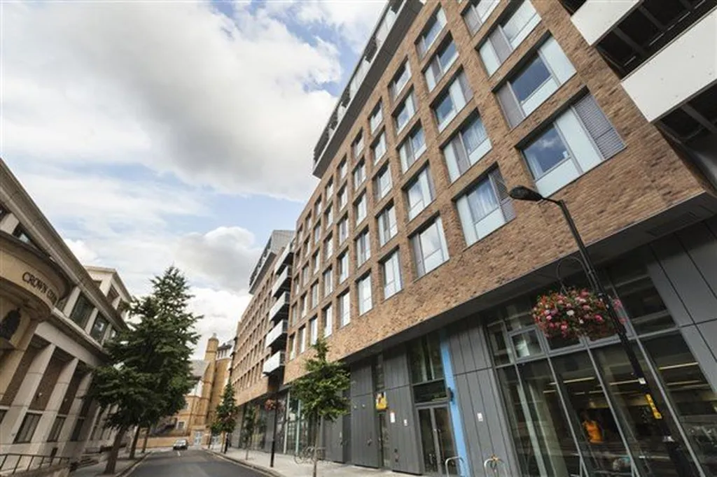 Moonraker Point Guest Rooms, Kings College London