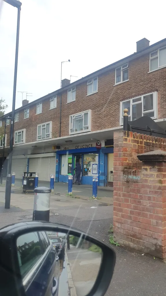 Off Licence (Fife Road)