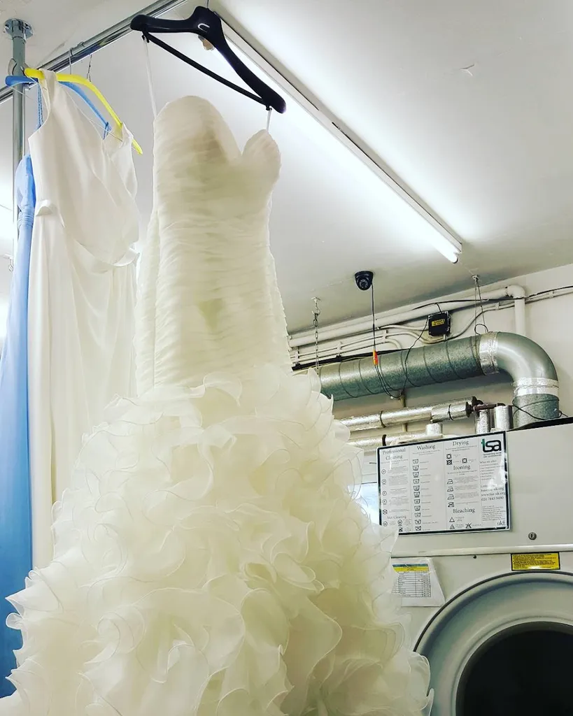 Oval Dry Cleaners
