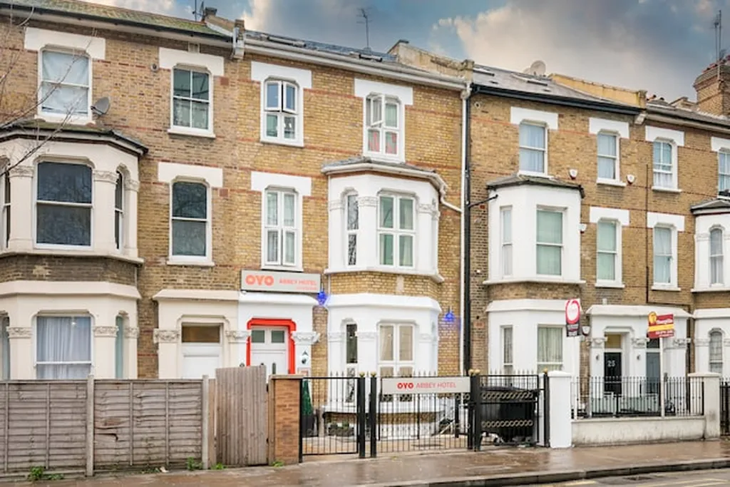OYO Abbey Hotel, London Shepherd's Bush Market