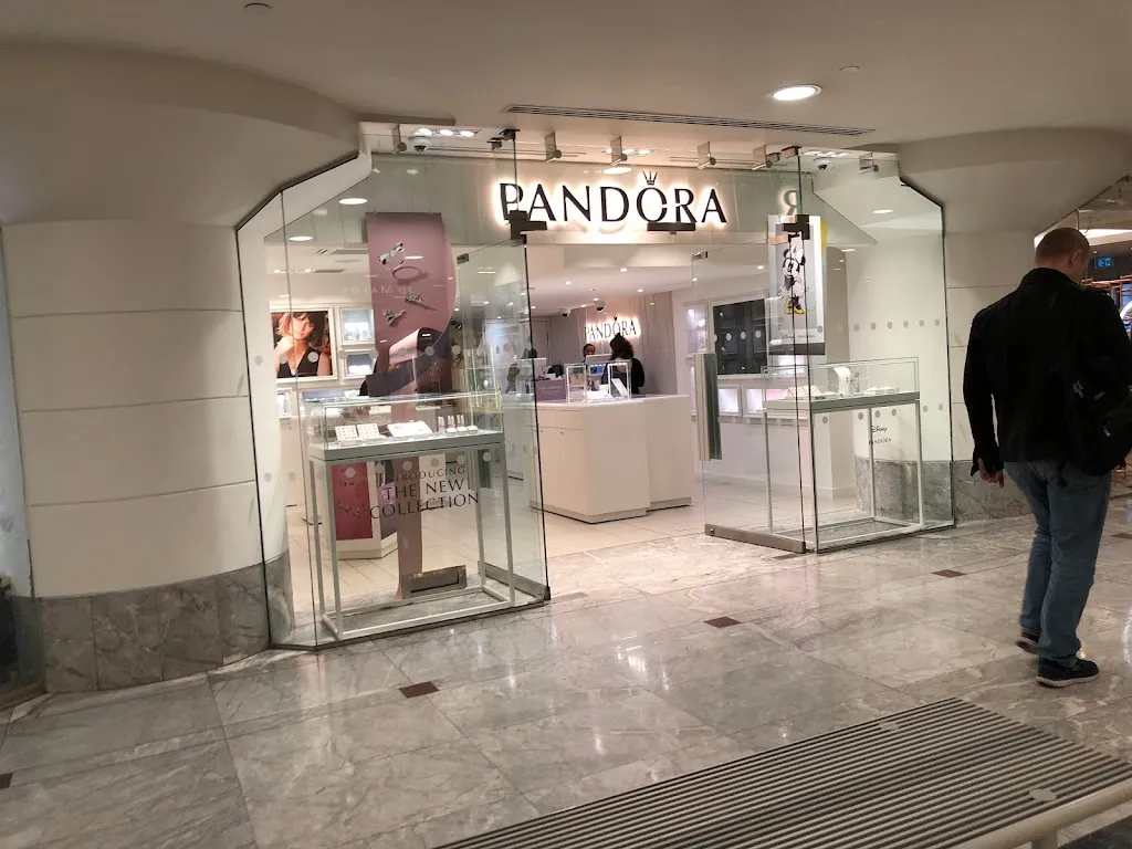 Pandora Canary Wharf
