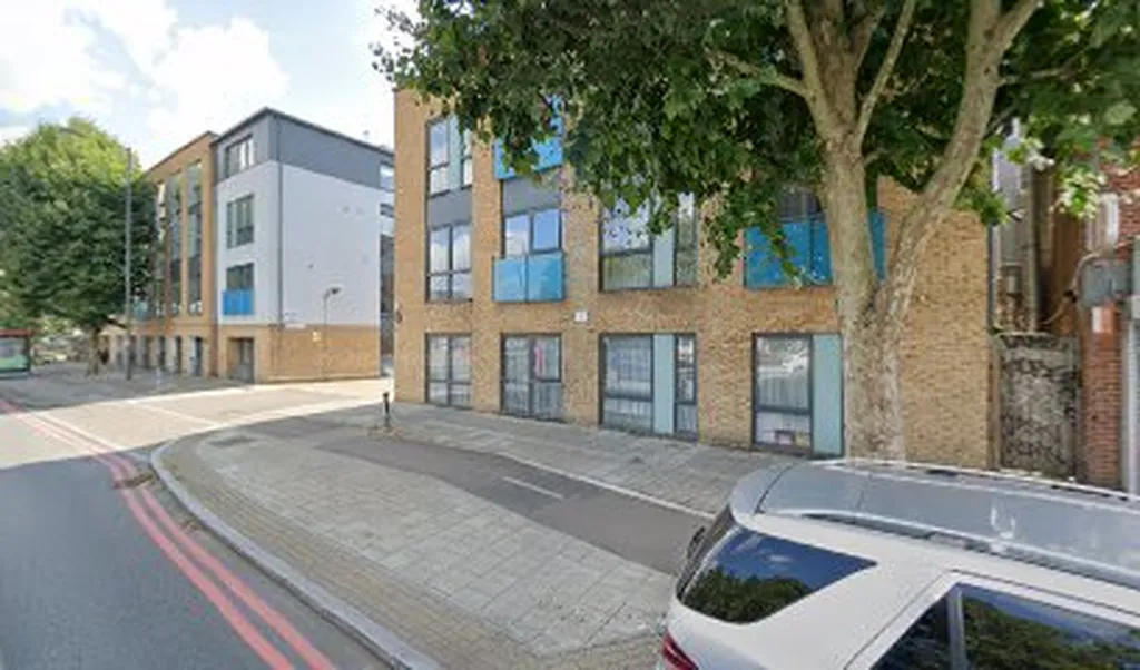 Parison Close