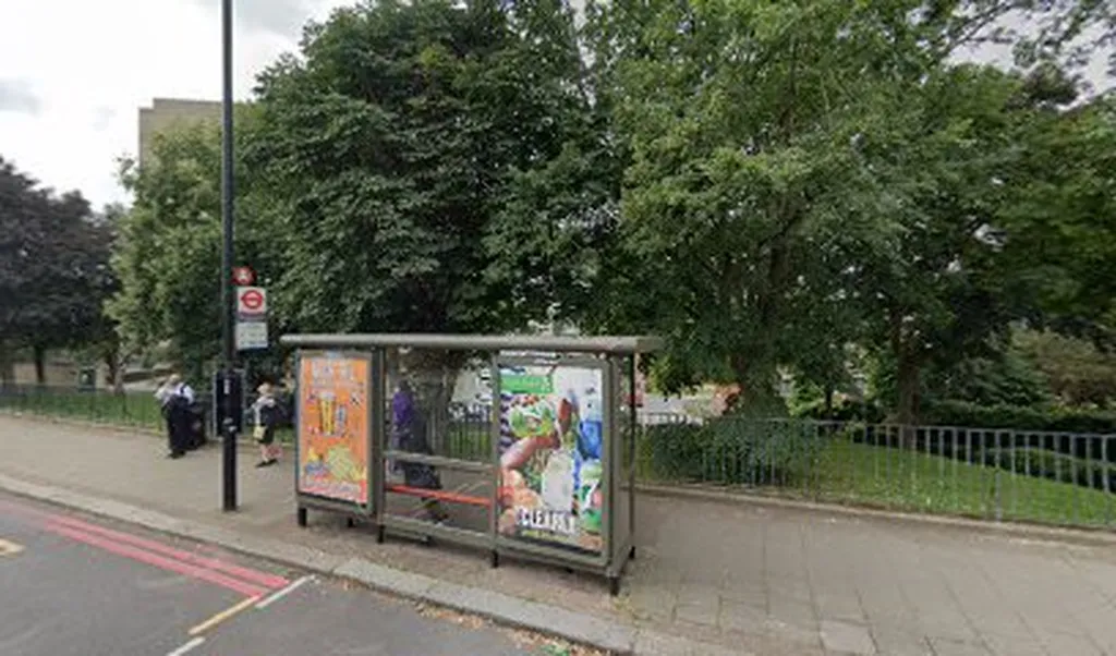 Roehampton Lane / Danebury Avenue (Stop A)