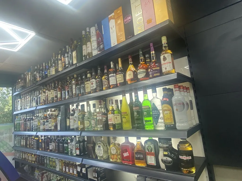 S M LUCKY STORE