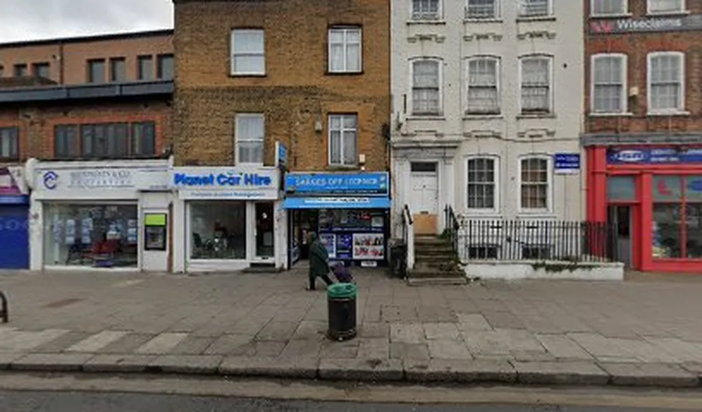 Sarges Off Licence