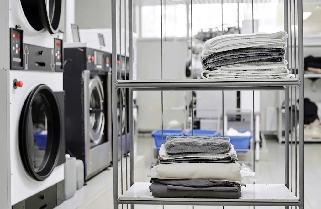 Snow White Dry Cleaners & Launderette
