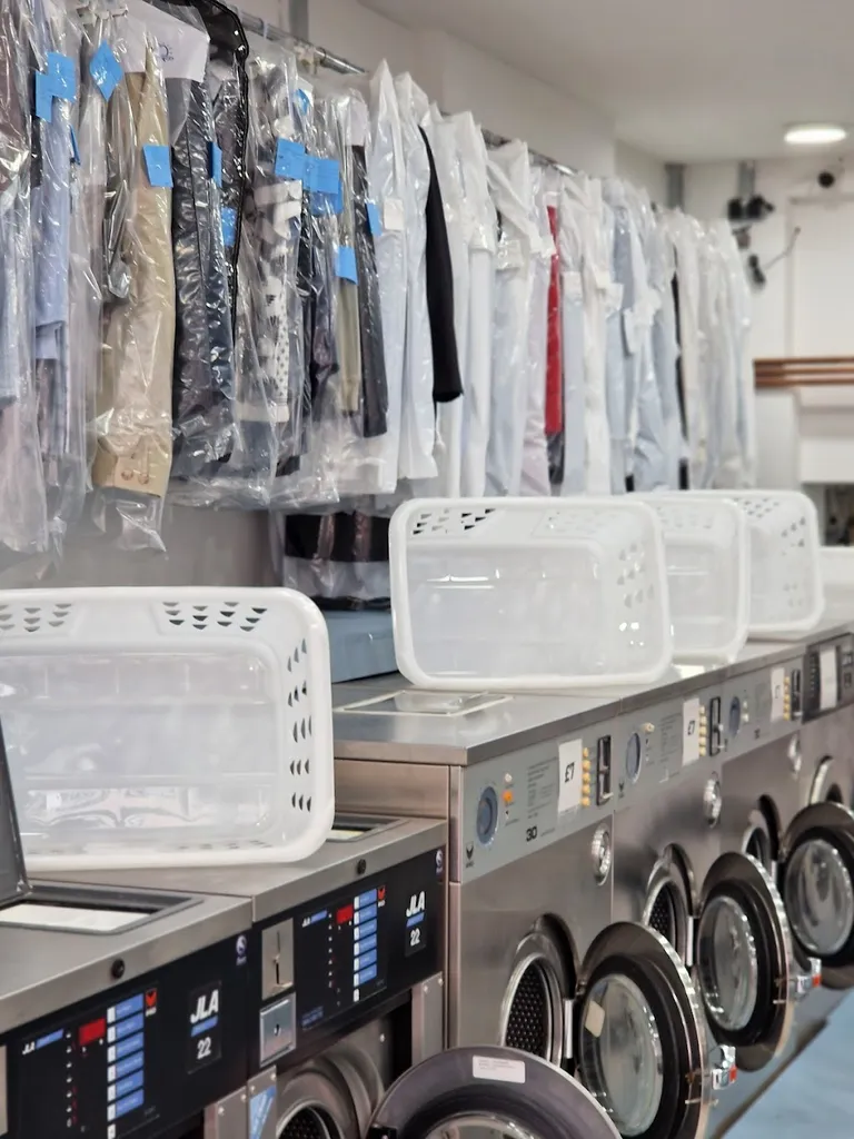 Sparkling laundry and dry cleaning