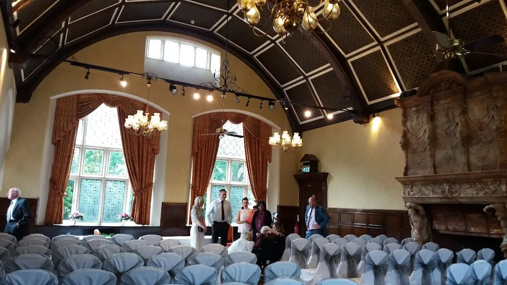 Staff House Grims Dyke Hotel