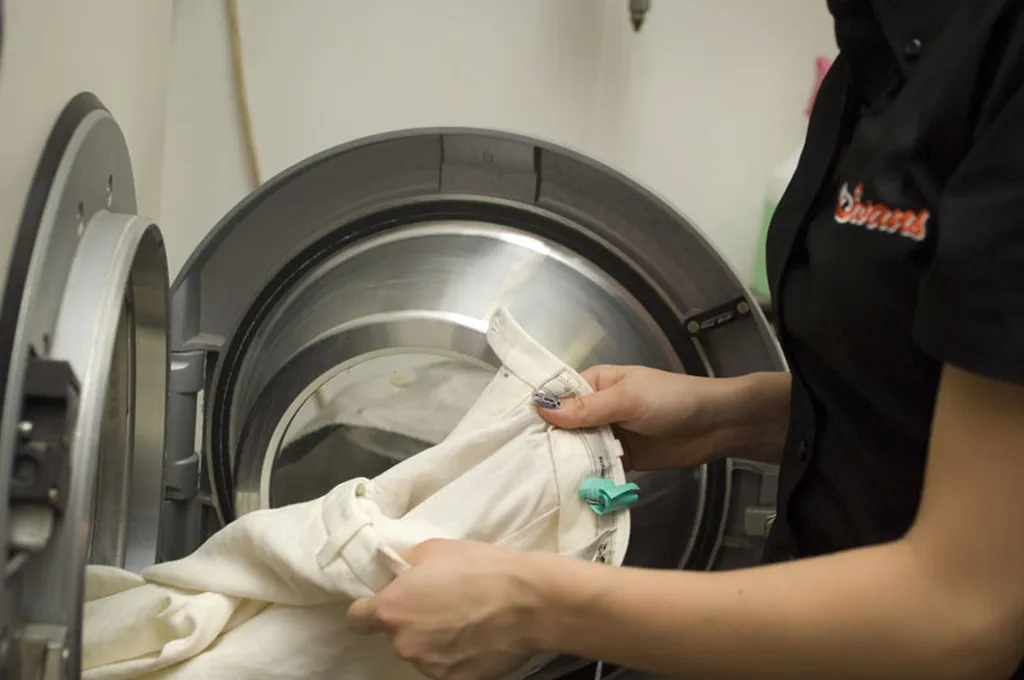 Swans Dry Cleaners : Laundry service
