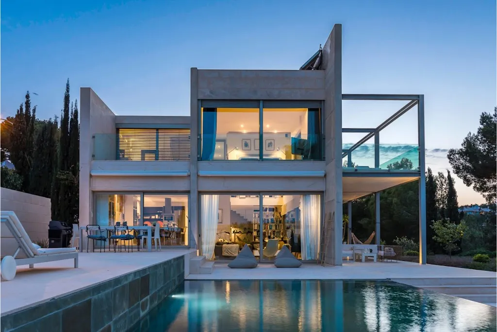 The Luxury Travel Book - Luxury Villa & Apartment Rentals