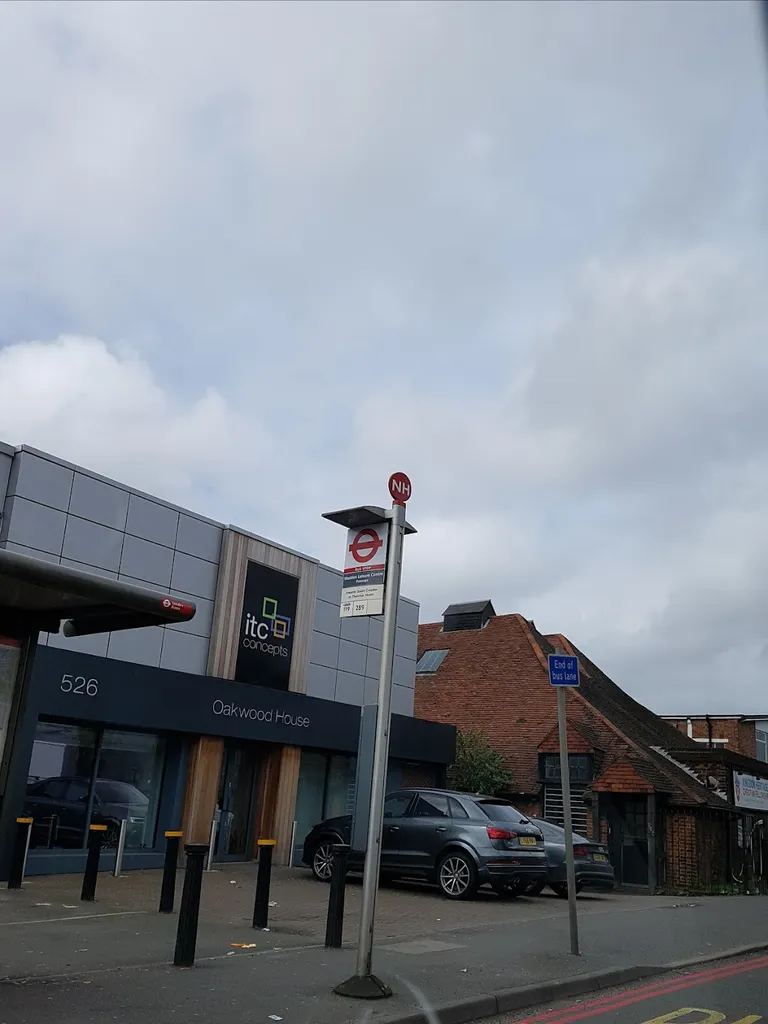 Waddon Leisure Centre / Fiveways (Stop NH)