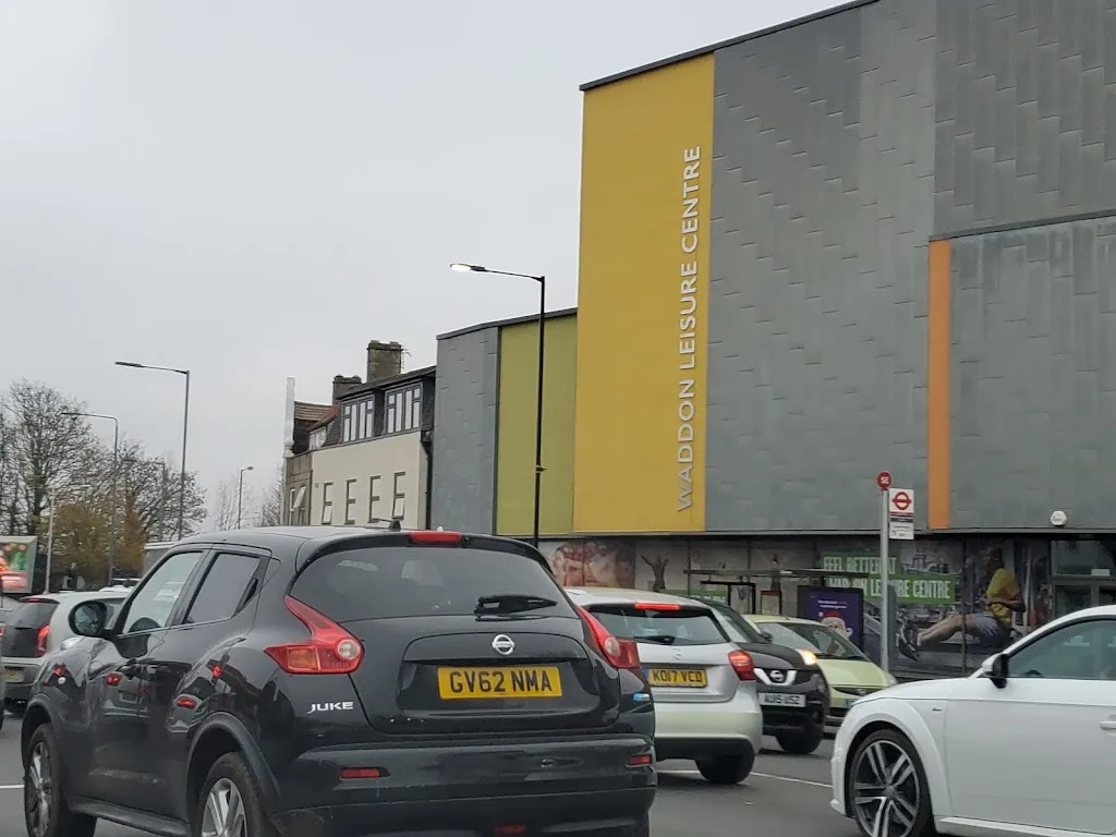 Waddon Leisure Centre / Fiveways (Stop SE)