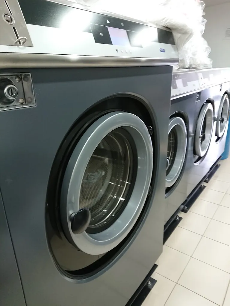 Wet 'N' Dry Dry Cleaners & Laundrette