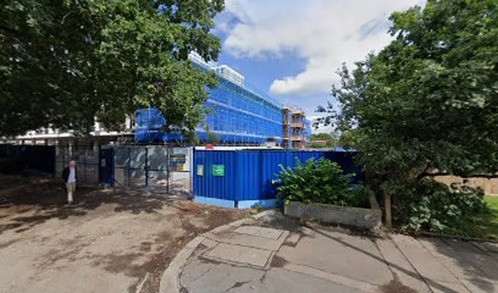 116 Cockfosters Rd Parking