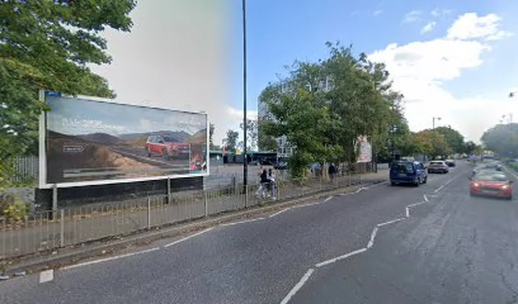 120 Cockfosters Rd Parking