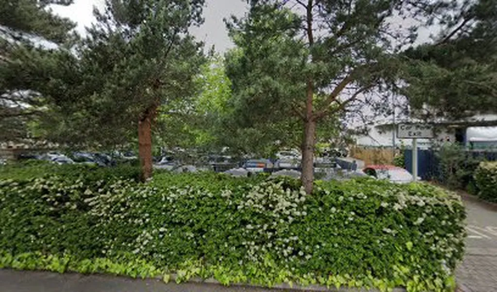 24 North Ln Parking