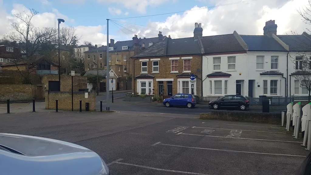 24 Pearcefield Ave Parking
