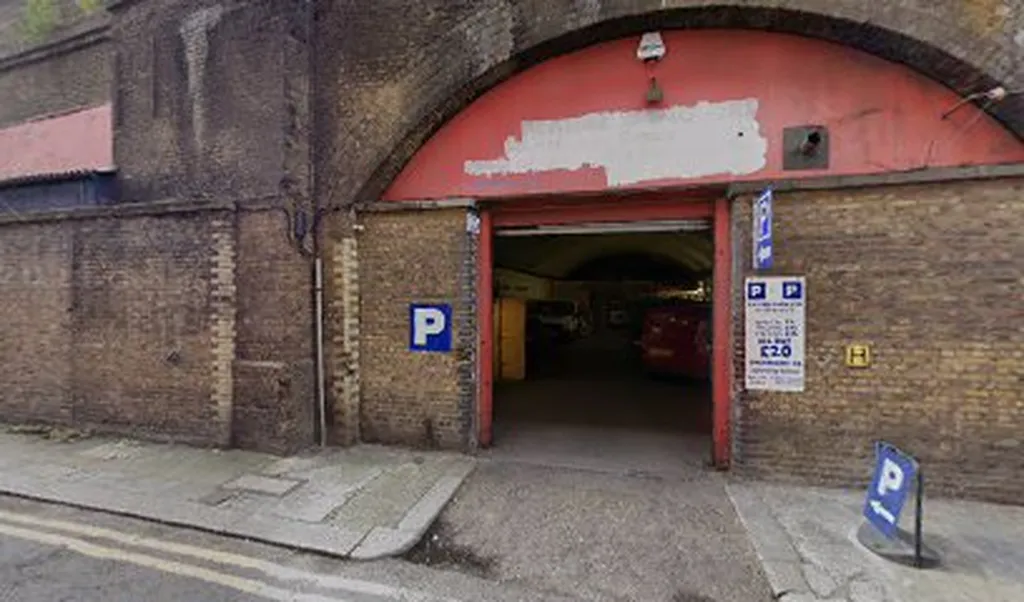 52 Southwark St Garage