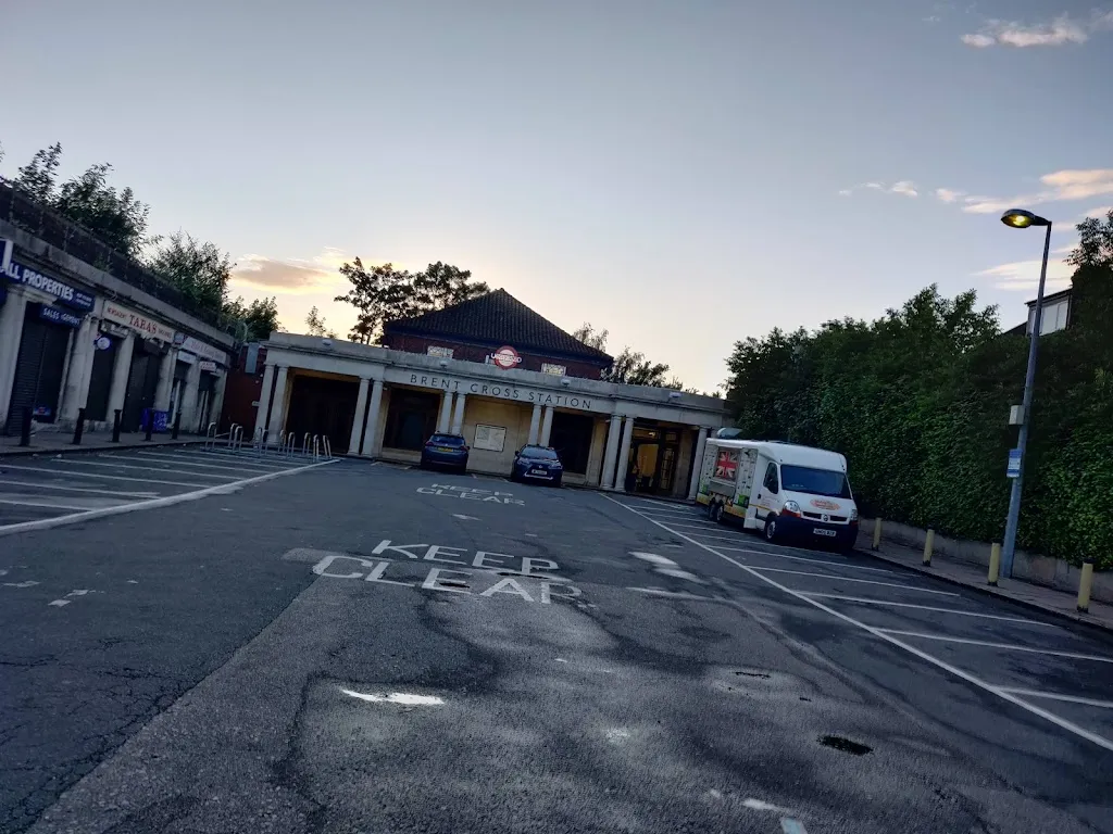 Brent Cross Station (LUL)