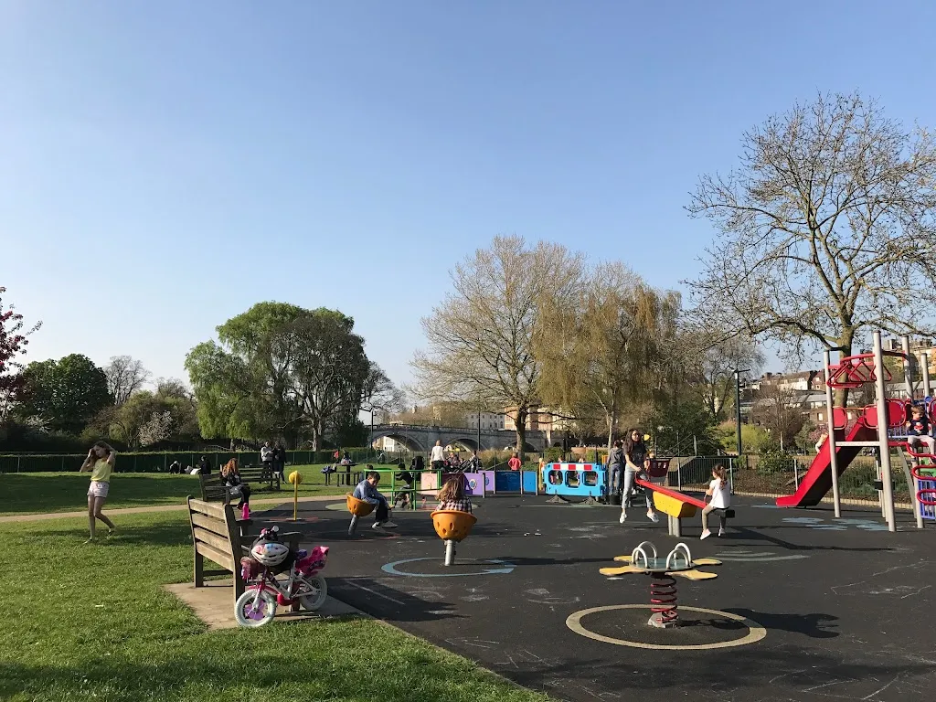 Cambridge Gardens