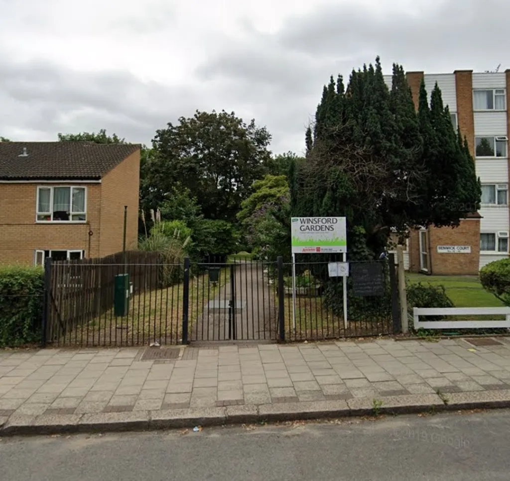 Croydon Road Gate