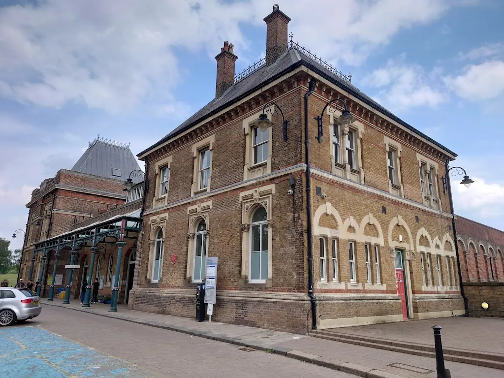 Crystal Palace Station (LUL)