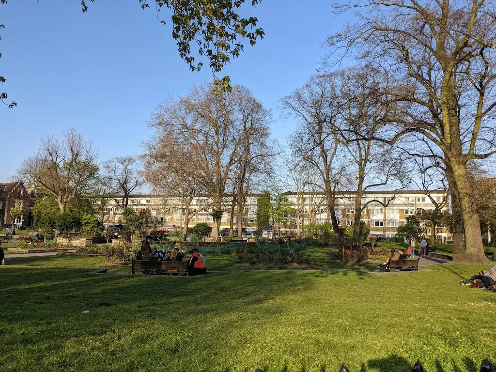 De Beauvoir Rose Garden