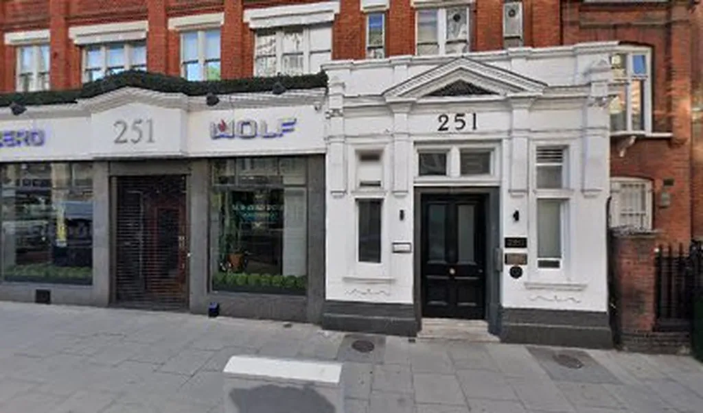 Egerton Place Motorcycle Parking (free)