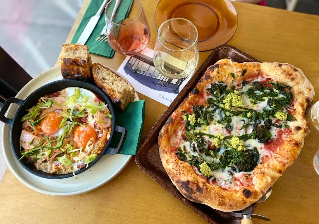 Flat Earth Pizzas Restaurant