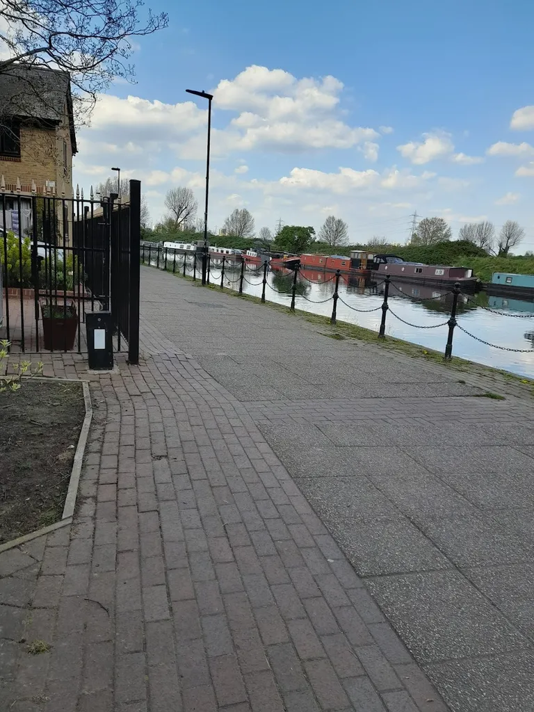 Foothpath leading to Morris Court