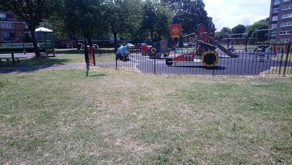 Gurnell Grove Park