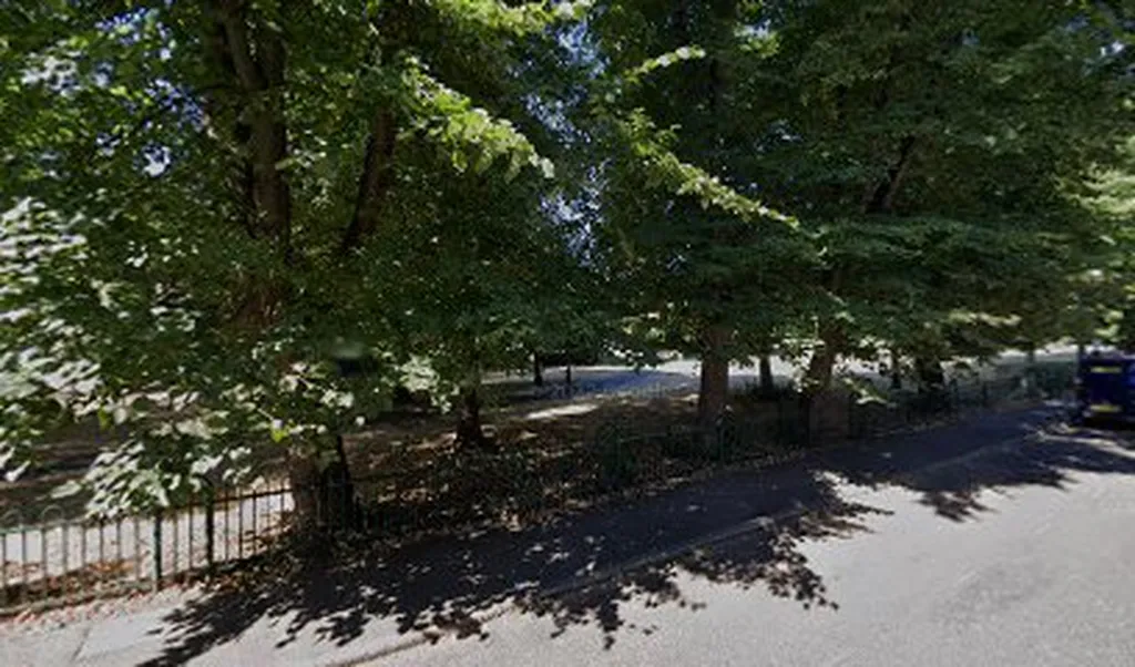 Lambeth Walk Doorstep Green