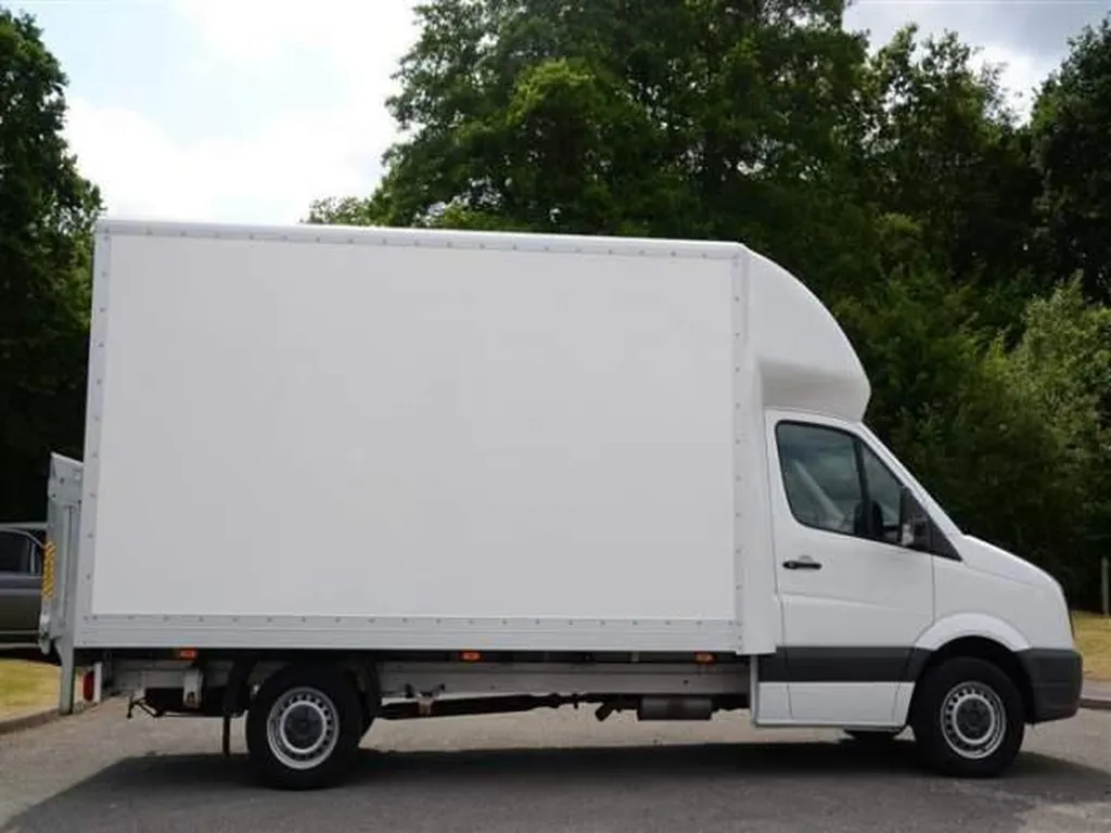 MAN AND VAN-Amyremoval