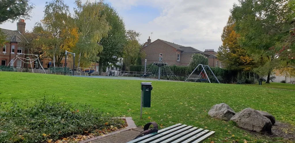 Montefiore Gardens